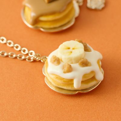 メープルクリームバナナパンケーキネックレス