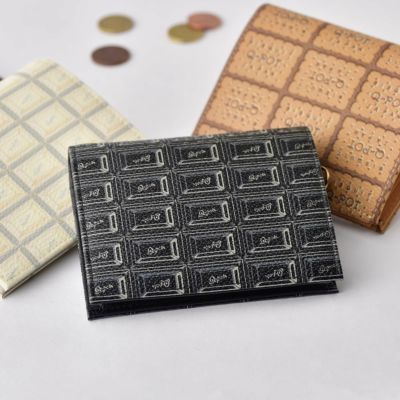 ブラックチョコレート フラップショートウォレット（財布）