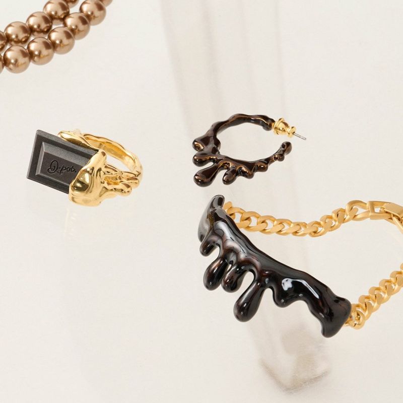 メルティーメルト フープピアス(ブラウン) | Q-pot. ONLINE SHOP