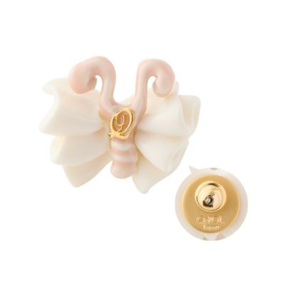 バタフライクリーム ピアス（ピンク）