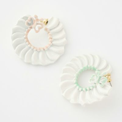バタフライクリーム フープピアス（ペア）