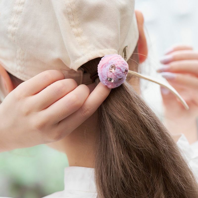 キラキラ ストロベリー＆ブルーベリー アイスクリーム ヘアゴム | Q