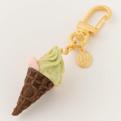 先行発売】シロクマ アイス コーン バッグチャーム | Q-pot