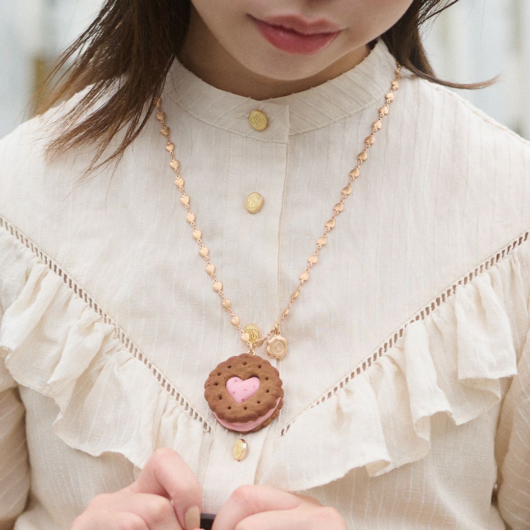 ストロベリーミルクジャム ココアクッキー ネックレス | Q-pot. ONLINE 
