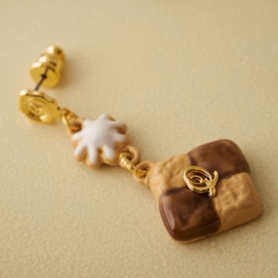 フロッキー ライトブラウンベア ピアス | Q-pot. ONLINE SHOP