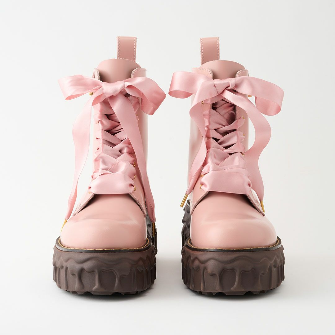 本革 メルティングチョコレート サテンリボンレースアップシューズ（ペールピンク） ブーツ