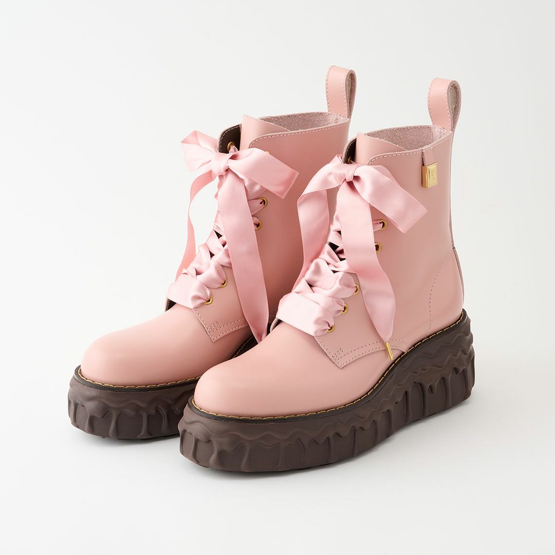 本革 メルティングチョコレート サテンリボンレースアップシューズ（ペールピンク） ブーツ