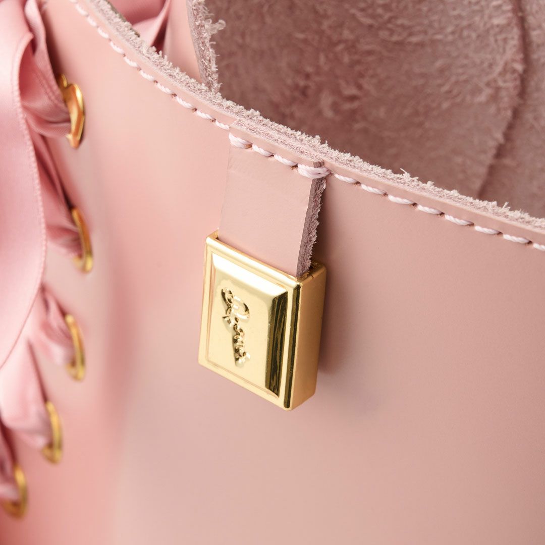 本革 メルティングチョコレート サテンリボンレースアップシューズ（ペールピンク） ブーツ