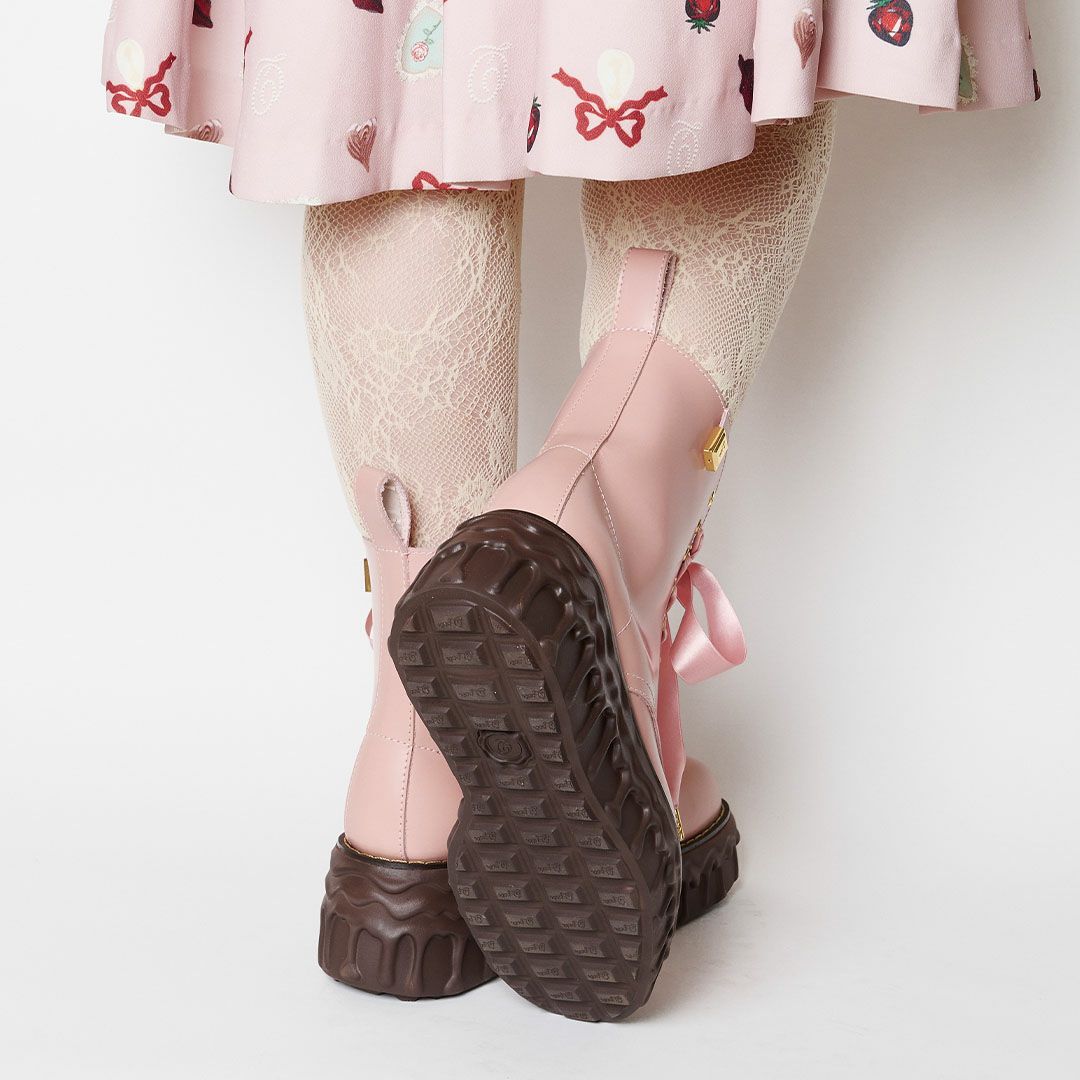 本革 メルティングチョコレート サテンリボンレースアップシューズ（ペールピンク） ブーツ
