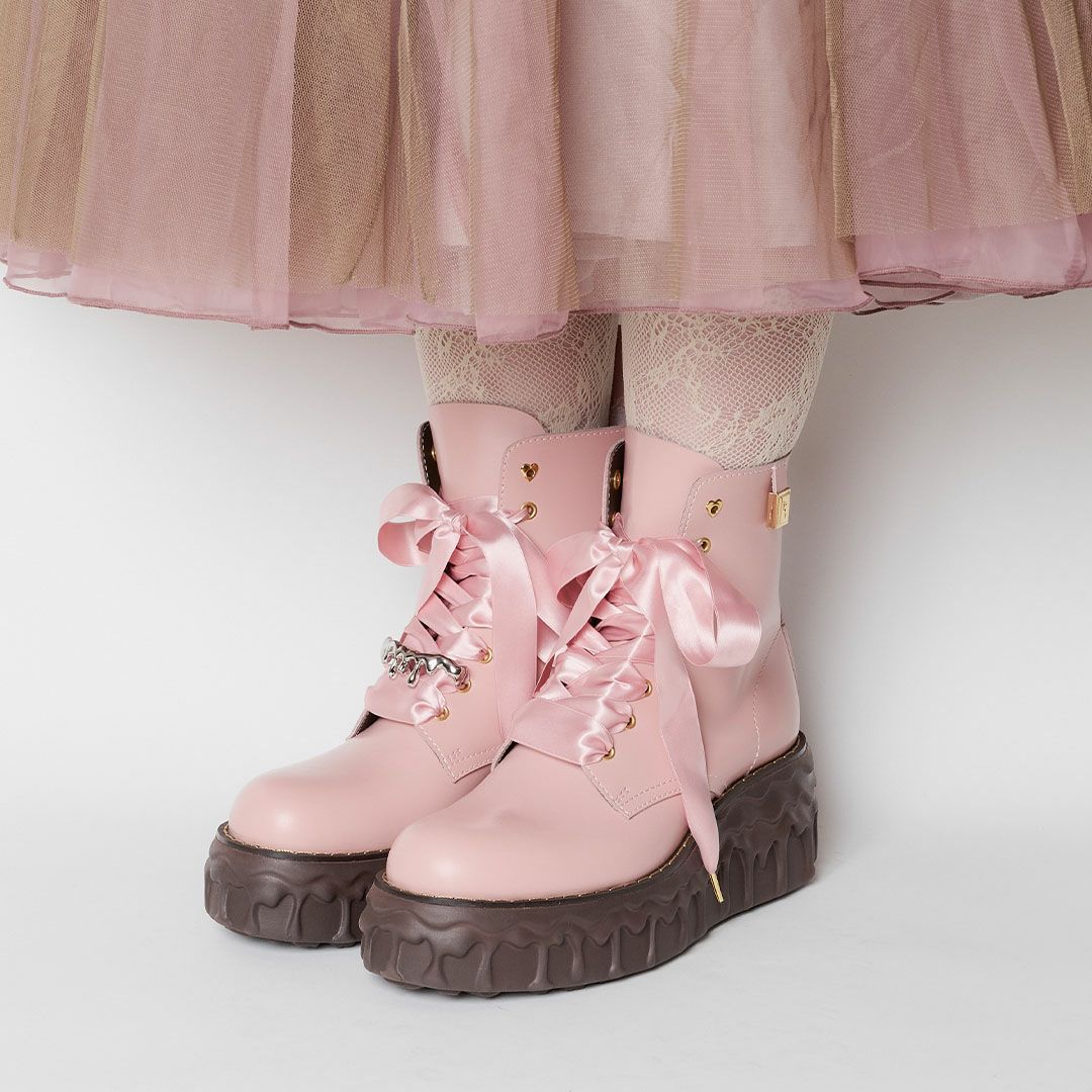 本革 メルティングチョコレート サテンリボンレースアップシューズ（ペールピンク） ブーツ