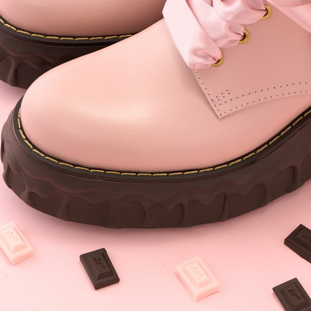 本革 メルティングチョコレート サテンリボンレースアップシューズ（ペールピンク） ブーツ