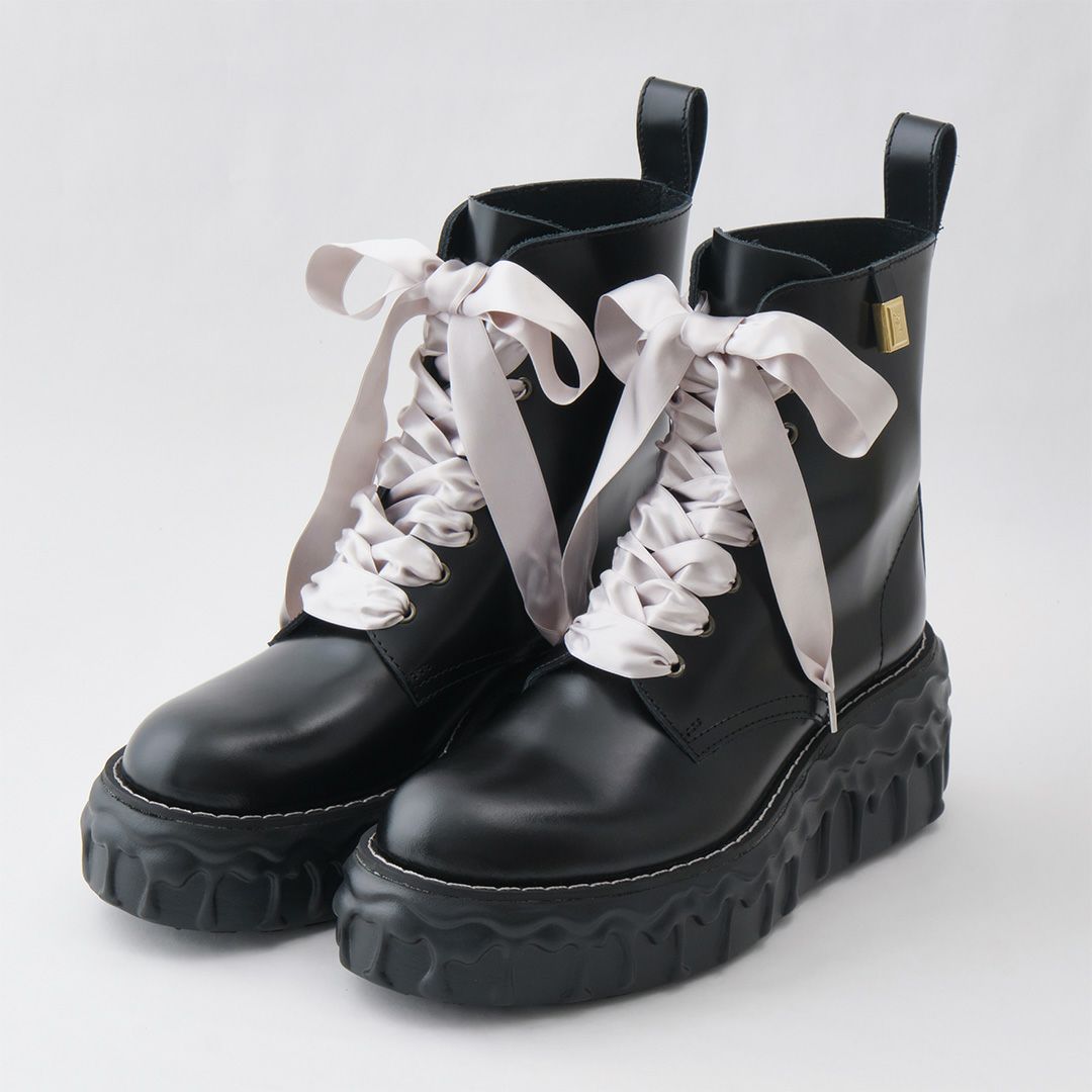本革 メルティングチョコレート サテンリボンレースアップシューズ（ブラック） ブーツ