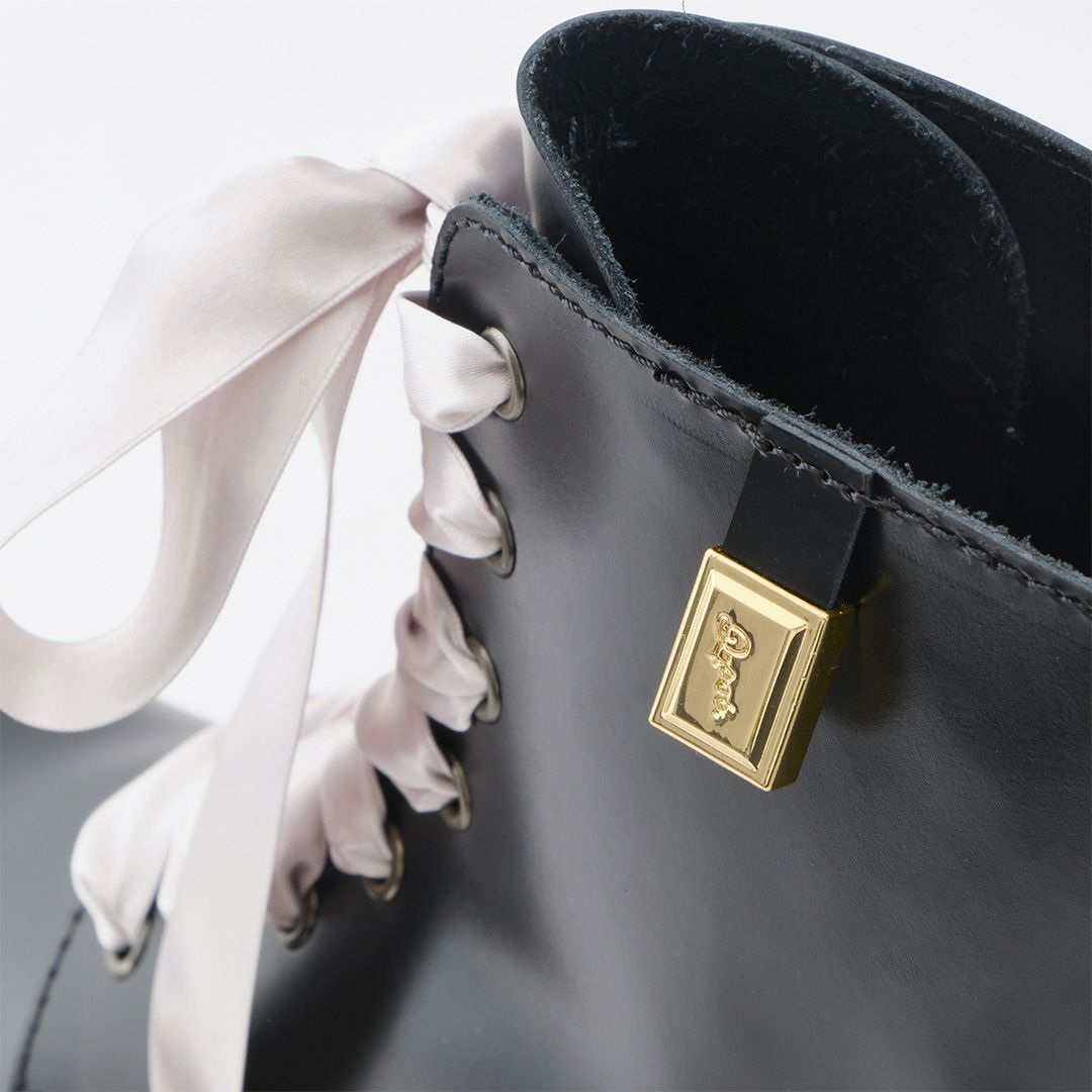 本革 メルティングチョコレート サテンリボンレースアップシューズ（ブラック） ブーツ