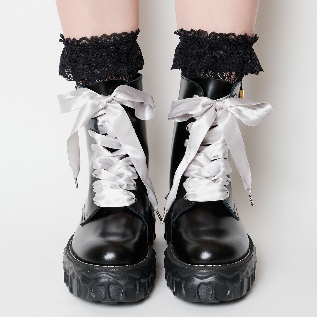 本革 メルティングチョコレート サテンリボンレースアップシューズ（ブラック） ブーツ