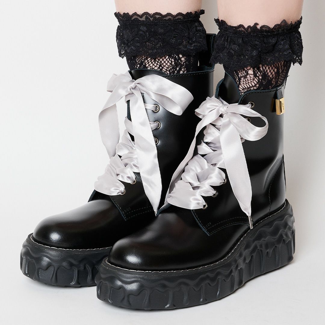 本革 メルティングチョコレート サテンリボンレースアップシューズ（ブラック） ブーツ