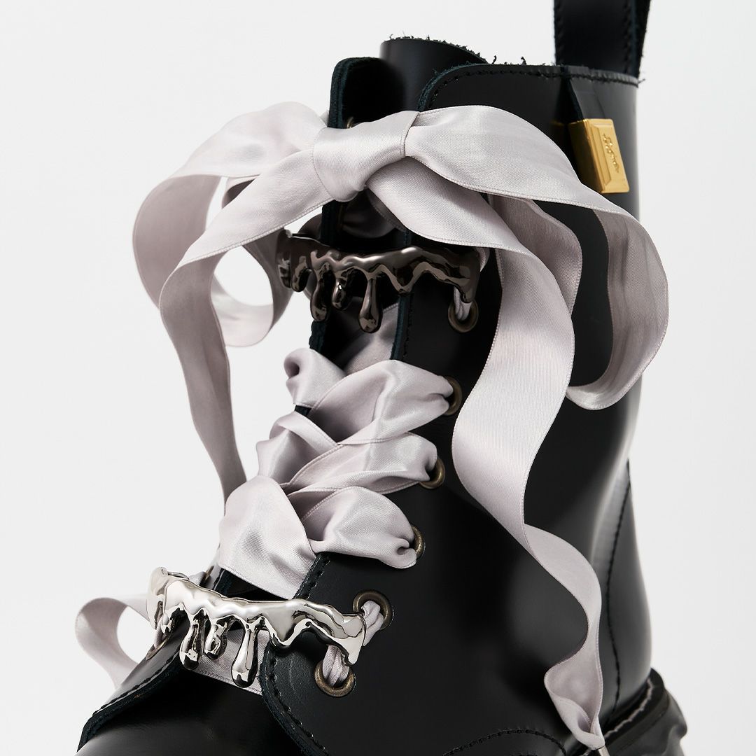 本革 メルティングチョコレート サテンリボンレースアップシューズ（ブラック） ブーツ