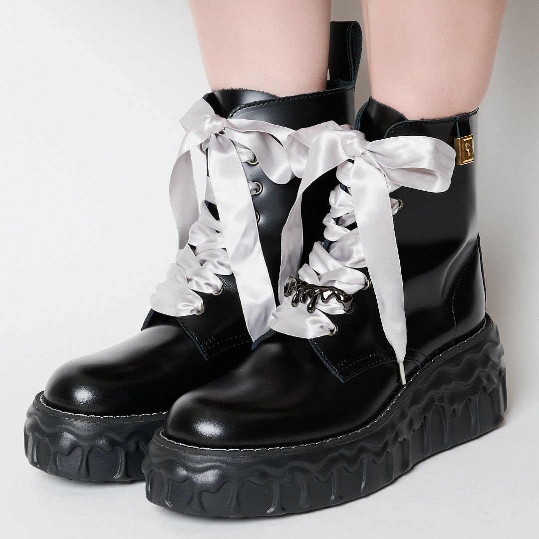 本革 メルティングチョコレート サテンリボンレースアップシューズ（ブラック） ブーツ