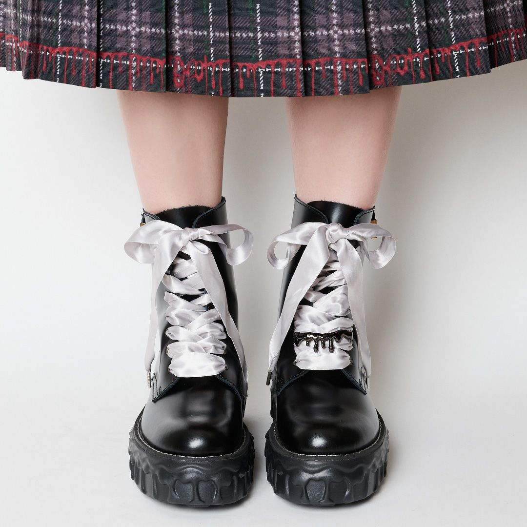 本革 メルティングチョコレート サテンリボンレースアップシューズ（ブラック） ブーツ