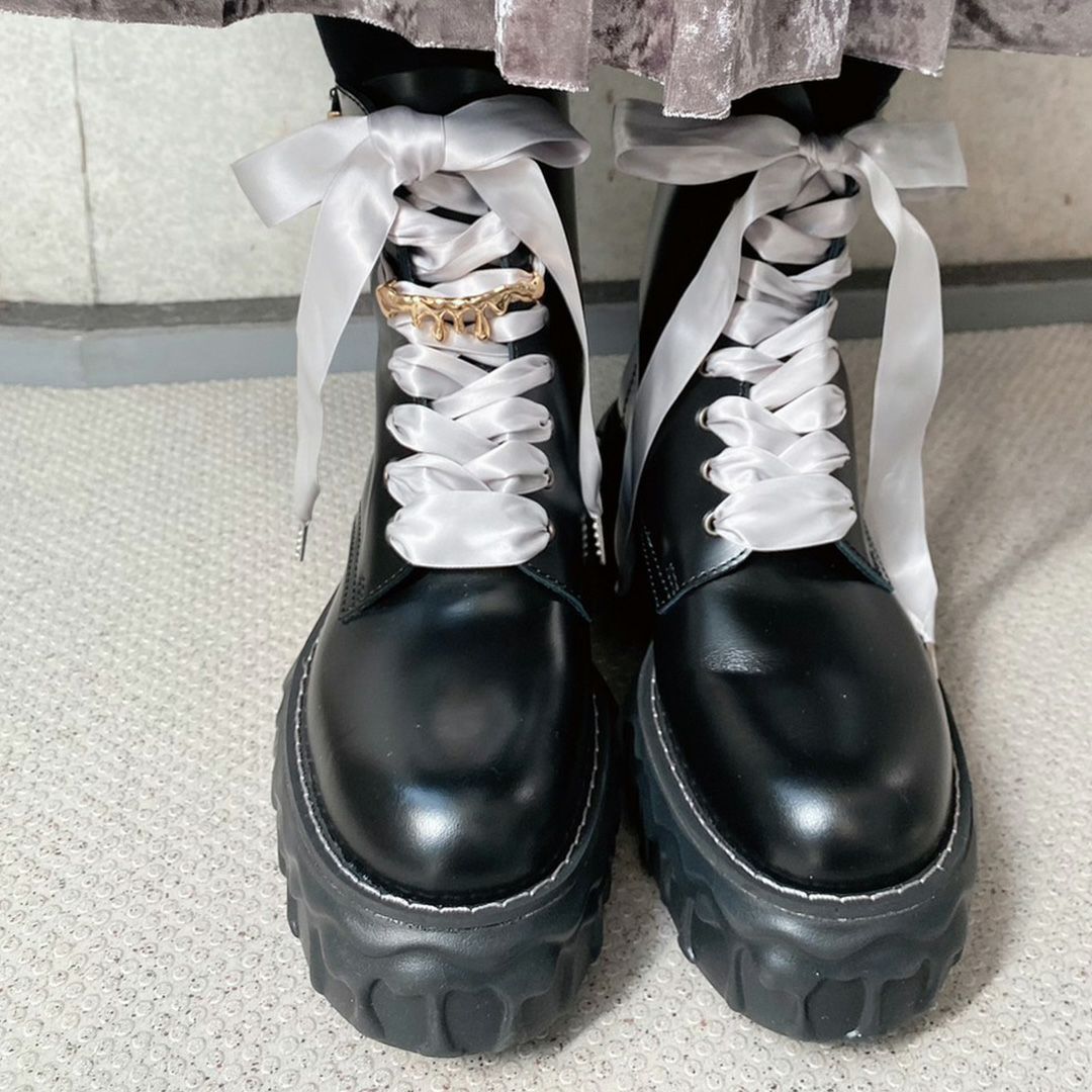 本革 メルティングチョコレート サテンリボンレースアップシューズ（ブラック） ブーツ