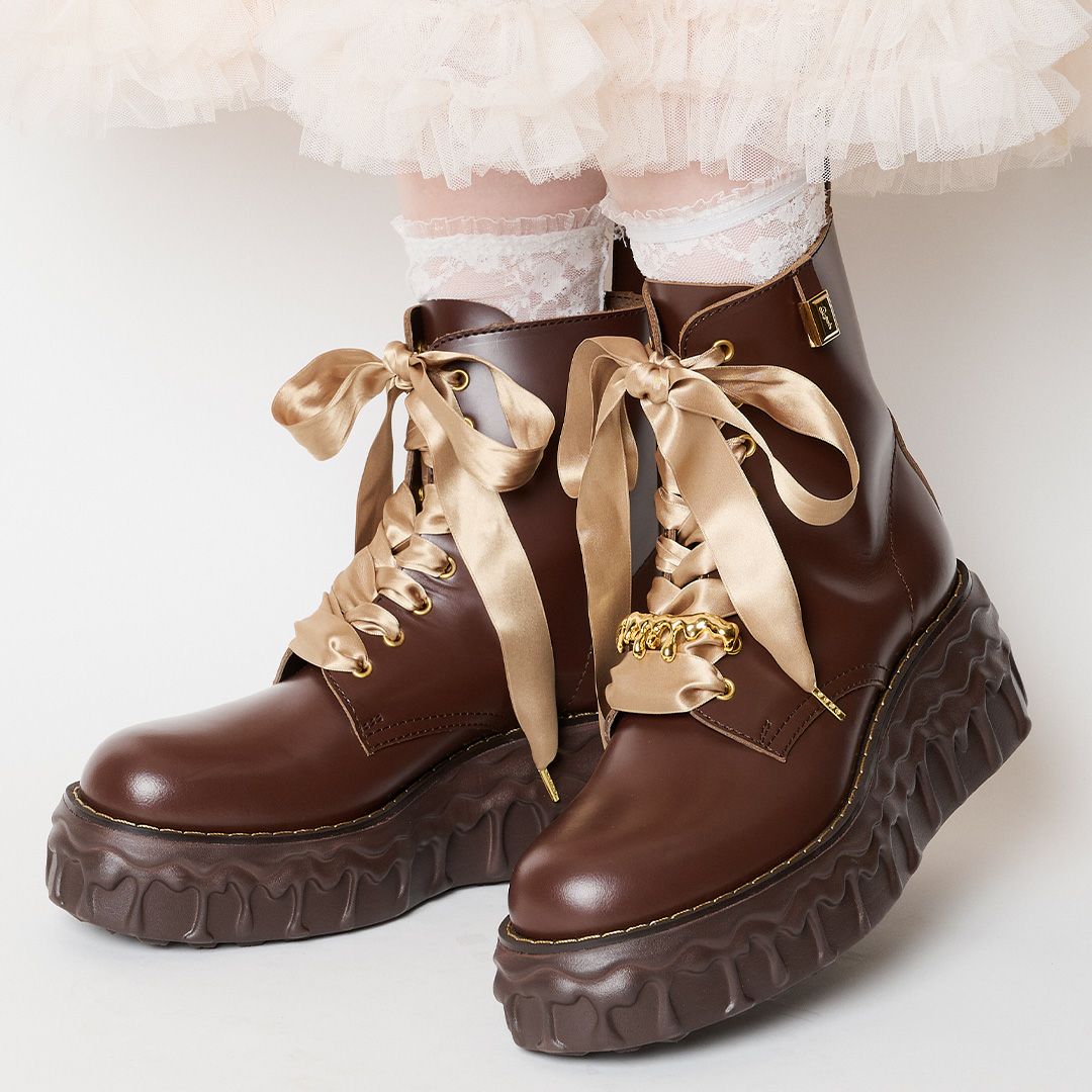 本革 メルティングチョコレート サテンリボンレースアップシューズ（ブラウン） ブーツ