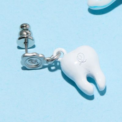 白い歯ピアス