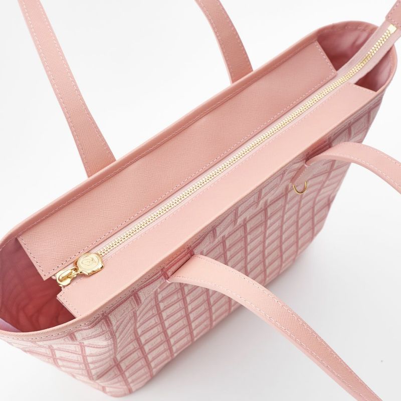 定価37400円　ハートストロベリーチョコレート ジップトートバッグ ハートストロベリーチョコレート ジップトートバッグ | Q-pot