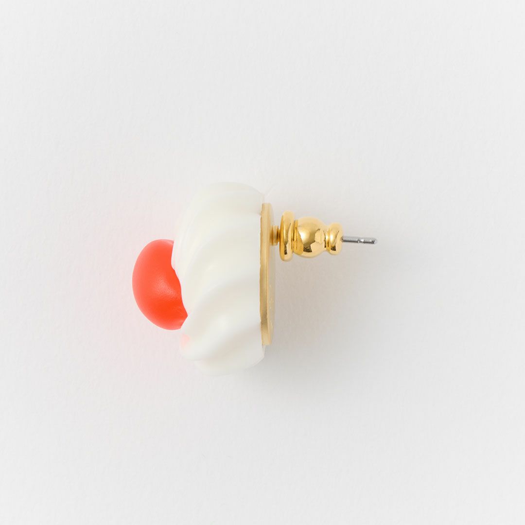 ドレンチェリーケーキ　ピアス