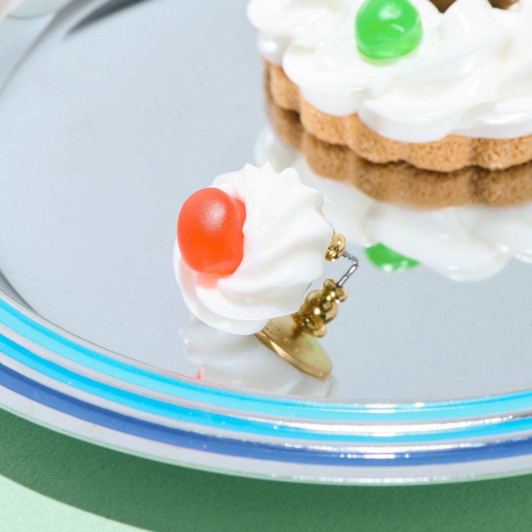 ドレンチェリーケーキ　ピアス