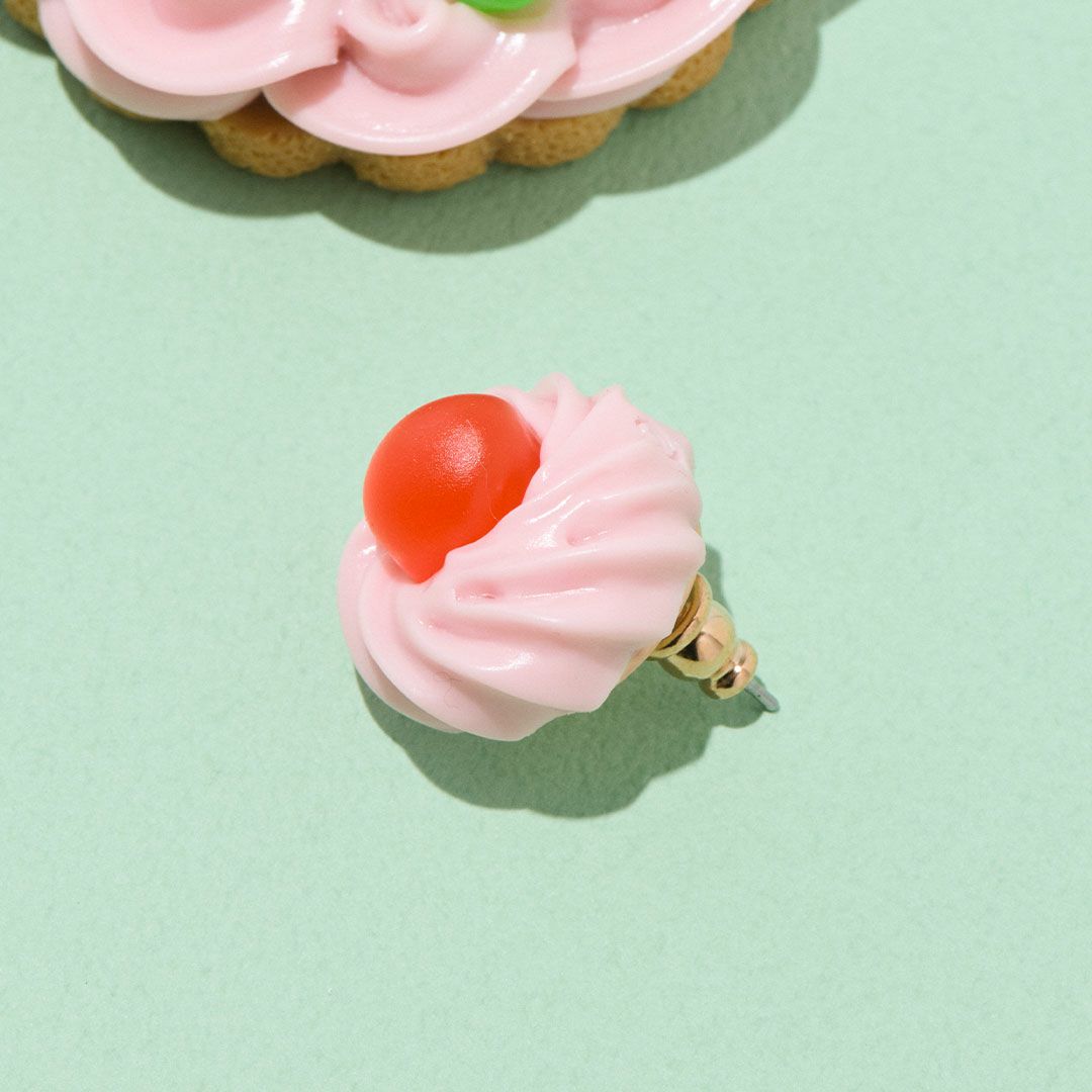 ドレンチェリーケーキ　ピアス