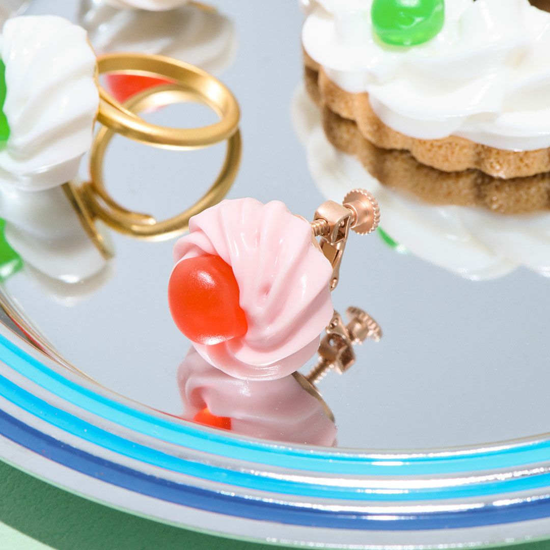 ドレンチェリーケーキ　イヤリング
