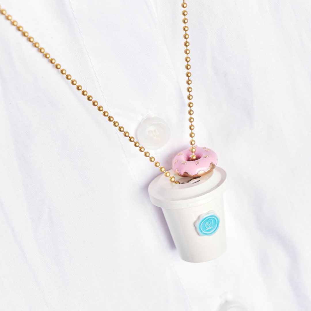 ストロベリーナッツ　ドーナッツ　チャーム　ピンク