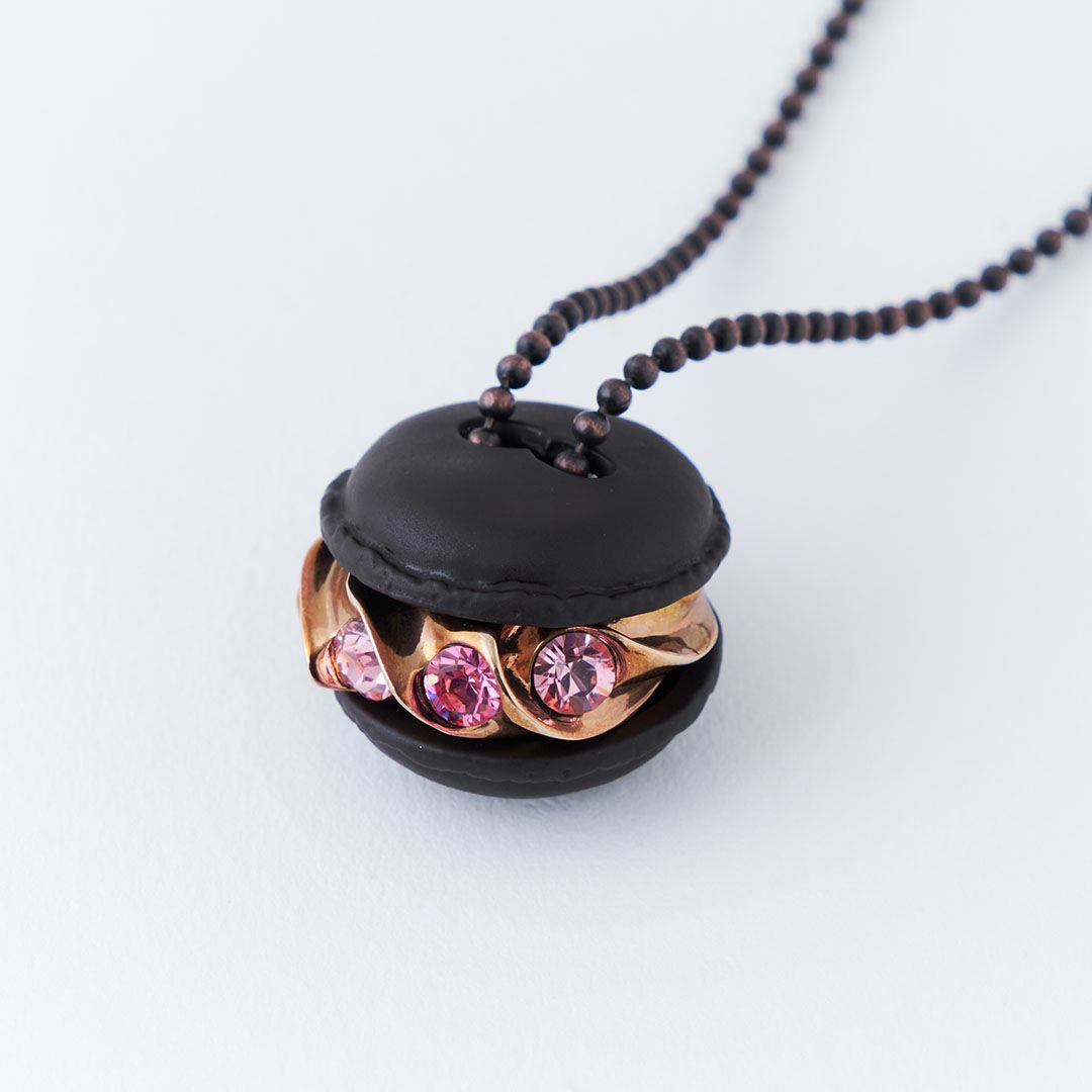 エラベルクリーミーマカロン チャーム(チョコレート) | Q-pot. ONLINE SHOP