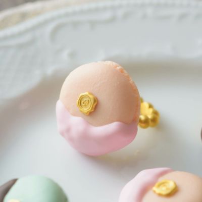 チョコレートディップマカロン リング(ストロベリー)