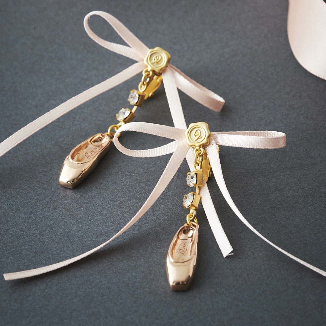 【新品/未使用】Q-pot.　バレリーナ　トゥシューズ　ピアス　(ペア) バレリーナ トウシューズイヤリング | Q-pot. ONLINE SHOP