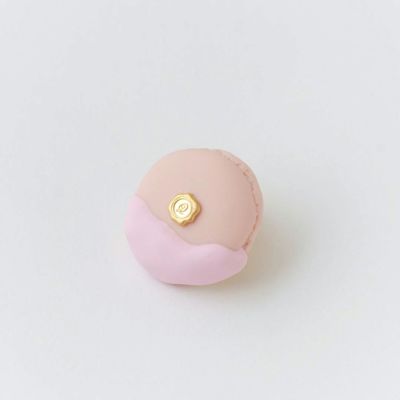 チョコレートディップマカロン ピアス(ストロベリー)