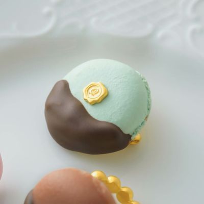 チョコレートディップマカロン ブローチ(ミントチョコレート)