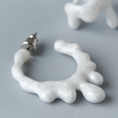 【先行発売】メルティーメルト フープピアス（ホワイトマーブル）