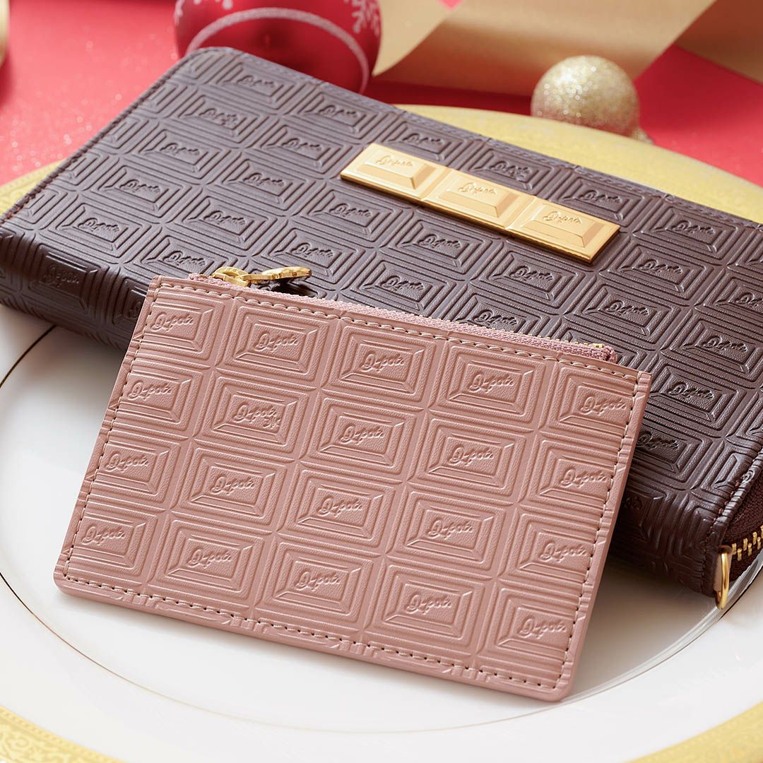 Q-pot 財布　ブラックチョコレート フラップショートウォレット ブラックチョコレート フラップショートウォレット（財布） | Q-pot