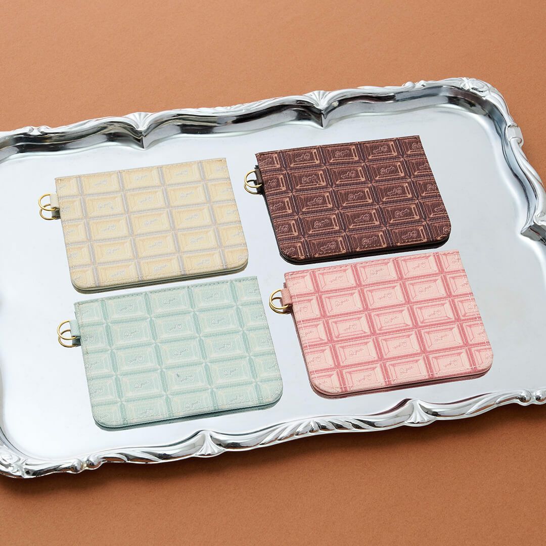 ビターチョコレート パスケース | Q-pot. ONLINE SHOP